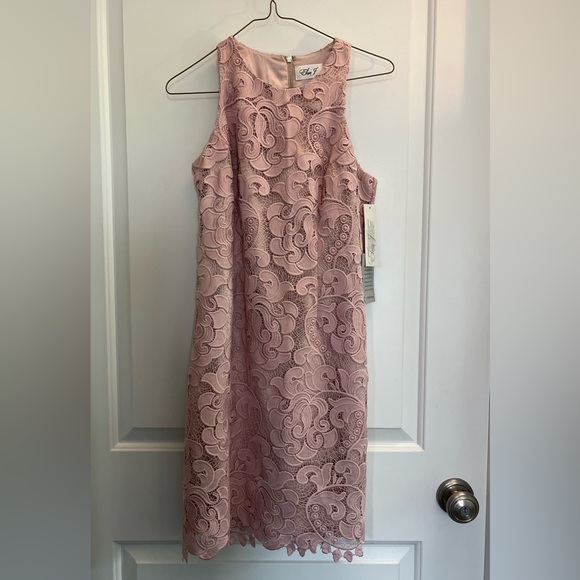 Women’s dress - Picture 1 of 5